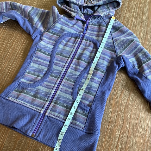 Lululemon scuba hoodie in Beautiful blues, and purples size 4. - Picture 10 of 11